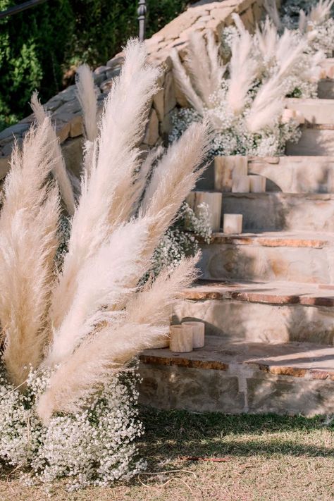 Wedding of the Day: A Heart-Accented Ceremony in California Wedding Stairs, Minimalist Dekor, Pampas Grass Bouquet, Madison Wedding, Aisle Flowers, Grass Wedding, Pampas Gras, Festa Party, Ceremony Ideas