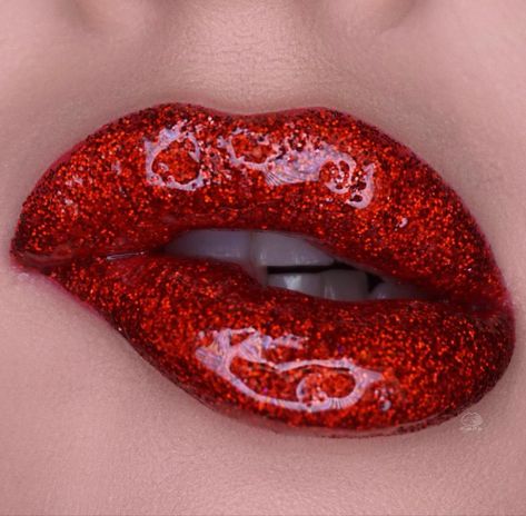 Dramatic Makeup, Designer Saree Blouse Patterns, Glitter Lips, Hot Lips, Actors Images, Skin Products, Lip Service, Lip Art, Beautiful Lips