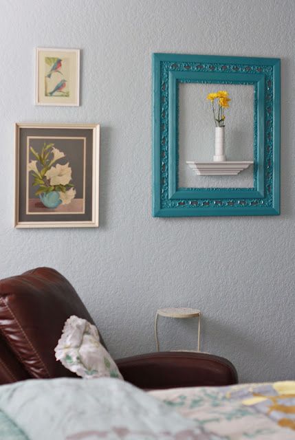 Cool frame idea...empty frame with shelf in it. Empty Frames Decor, Empty Picture Frames, Picture Frame Crafts, Empty Frames, Old Picture Frames, Picture Frame Decor, Frame Shelf, Room Redo, Frame Crafts