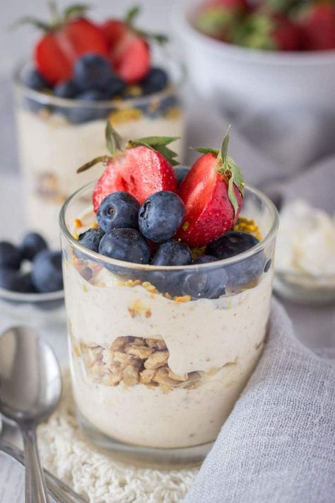 Yogurt Parfait Cups, Greek Yogurt Breakfast, Greek Yogurt Parfait, Creamy Peas, Parfait Cups, Cinnamon Granola, Honey Granola, Honey Cinnamon, Yogurt And Granola