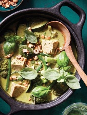 Green Curry Vegan, Tofu Green Curry, Curry With Tofu, Green Curry Recipes, Thai Kitchen, Thai Green Curry, Green Curry Paste, Raw Coconut, Vegetarian Entrees