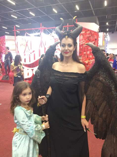 Maleficent Maleficent Halloween Costume, Maleficent Cosplay, Maleficent Halloween, Cosplay Disney, Maleficent Costume, Hallowen Costume, Diy Kostüm, Cool Cosplay, Marvel Cosplay