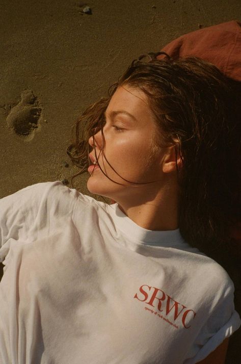 Luna Bijl by Henrik Purienne for Sporty & Rich Activewear Summer 2022 Lookbook - Lookbooks - Minimal. / Visual. Beach Film Photography, Luna Bijl, Ocean Air Salty Hair, 90s Inspired Fashion, Henrik Purienne, Beach Film, Girl On The Beach, Emily Oberg, Beaches Film