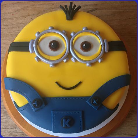 It's Kevin! Minion cake! Easy Minion Cake, Minion Cake Design, Kevin Minion, Minion Cakes, Red Birthday Cakes, Minion Birthday Cake, Minions Birthday, Minion Birthday Party, Cake Templates