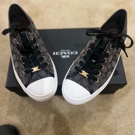 Brand New Coach Empire Outline Sig C/Nap Shoes Coach Shoes Outfit For Women, Coach Sneakers Outfit, Coach Shoes Outfit, Tenis Coach, Coach Shoes Women, Cute Highschool Outfits, Highschool Outfits, Coach Monogram, Coach Sneakers