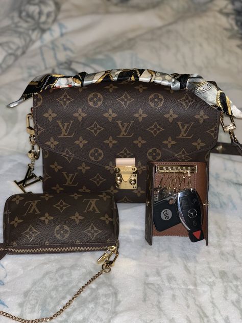 LV❤️Monogram Pochette Métis, LV 6 Key Holder, LV Mini Pochette, LV Facettes Bag Charm & Key Holder #LouisVuitton Lv Mini Pochette, Lv Key Holder, Lv Monogram, Key Holder, Louis Vuitton Monogram, Favorite Things, Louis Vuitton, Monogram, Purse