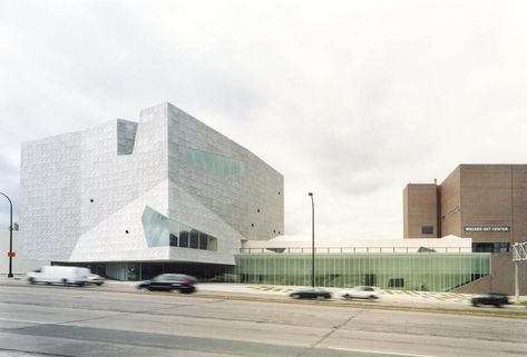 175 WALKER ART CENTER - EXPANSION - HERZOG & DE MEURON Audio Visual Installation, Vancouver Art Gallery, Pedestrian Walkway, Walker Art Center, Walker Art, Architectural Practice, Urban Spaces, Exhibition Space, Urban Life