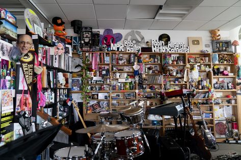 How NPR's Tiny Desk Concerts became a pop culture phenomenon | AP News Tiny Desk Concert Aesthetic, Npr Tiny Desk, Tiny Desk Concert, Trey Anastasio, Folk Musician, Tiny Desk, Tiny Desks, Bf Love, Cat Stevens