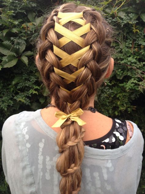 Corset ribbon braid into a carousel braided ponytail. #hair #braids Ribbon In Braids Hairstyles, Ribbons In Hair Braid, Ribbon Braid Hairstyle, Corset Hairstyle, Renfaire Hair, Hairstyles Ribbon, Hair Ribbons Hairstyles, Crazy Braids, Braid With Ribbon