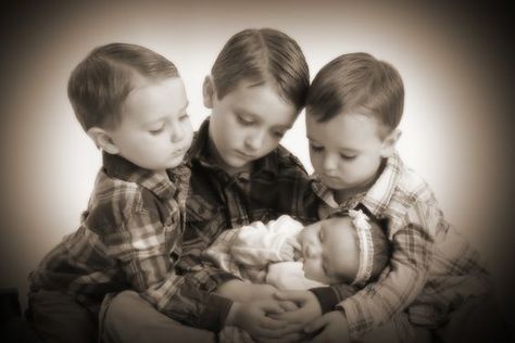 Mother's Day Photography, Sister Photography, Sibling Photography, Sister Pictures, Day Photography, Three Brothers, Portrait Ideas, Baby Sister, Cute Quotes For Friends