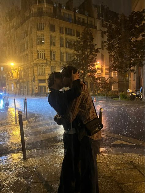 Love And Gelato, Kissing In The Rain, By Any Means Necessary, Gay Aesthetic, Rainy Night, Kissing Couples, Dancing In The Rain, Gay Love, Two People