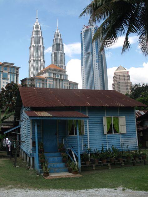 stark contrast - Kampung Baru house with twin towers in the background Kampung House, Malay House, Kampung Baru, Miniature Ideas, Traditional Houses, Photo Fun, Singapore Malaysia, Village House, Village House Design