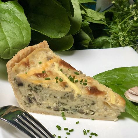 Spinach Mushroom Quiche, Vegan Pie Crust Recipe, Spinach Quiche Recipes, Vegan Quiche, Best Vegan Cheese, Vegan Egg Substitute, Mushroom Quiche, Vegan Spinach, Spinach Mushroom