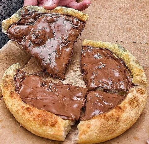 Chocolate Pizza, Food Sweet, Yummy Comfort Food, Sweet Snacks Recipes, Deilig Mat, Delicious Snacks Recipes, Easy Baking Recipes, Deep Dish, Food Obsession