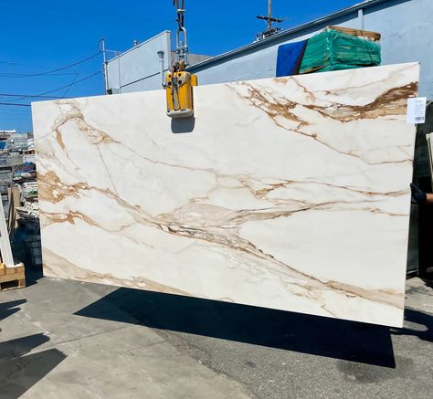 Calcutta Porcelain Countertops, White Gold Countertops, Quartz Countertops With Gold Veins, White Granite With Gold Veins, Honed Porcelain Countertops, White And Gold Granite Countertops, Porcelain Slabs Kitchen, Gold Quartz Kitchen Countertops, Countertops With White Cabinets Quartz