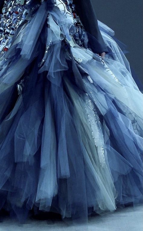 Denim Haute Couture, Blue Haute Couture, Blue Dress Aesthetic, Blue Runway, Blue Couture, Gown Aesthetic, Water Fashion, Viktor Rolf, Dress Aesthetic