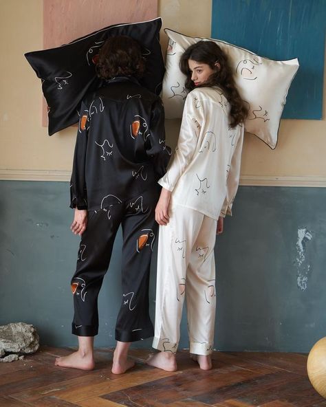 Long Pajamas, Pajamas Aesthetic, Night Suit For Women, Face Line Art, Silk Pyjamas, Organic Luxury, Pajama Outfit, Pajama Fashion, Silk Sleepwear