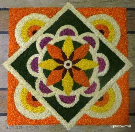 Pookolam Design Onam, Rangoli Using Flowers, Simple Flower Rangoli Diwali, Rangoli Designs With Flowers Petals, Rangoli From Flowers, Galicha Rangoli Designs, Rangoli With Flowers, Onam Pookalam Design, Flower Rangoli Designs