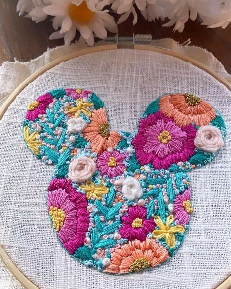 Hand Embroidery Disney Patterns, Disney Hand Embroidery Diy, Disney Embroidery Designs, Embroidery Disney, Diy Embroidery Shirt, Embroidery Lessons, Disney Embroidery, Thread Art, Thread Painting