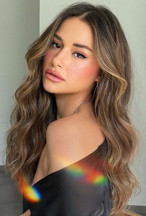 Soft Golden Highlights Brown Hair, Golden Caramel Highlights On Dark Hair, Golden Brown Baylage Hair, Subtle Golden Highlights, Golden Brown Hair Honey Balayage, Brunette With Caramel Highlights Honey, Brown Hair Subtle Highlights, Golden Brunette Hair, Caramel Balayage Hair