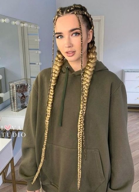 Lib Festival Outfits, Island Twist Hairstyle, Boxer Braids Hairstyles, White Girl Braids, Triple Braid, Kanekalon Braids, Island Twist, Festival Braids, Exotic Hairstyles