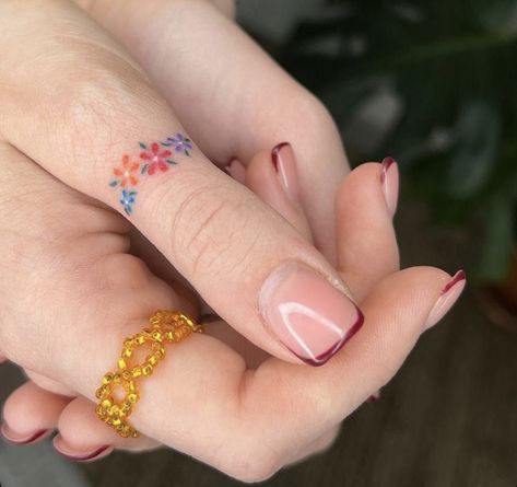 Color Tiny Tattoo, Unique Rainbow Tattoo, Colorful Dainty Tattoos, Tiny Color Tattoos, Colorful Wrist Tattoos, Cute Color Tattoos, Colorful Hand Tattoos, Flower Ring Tattoo, Finger Flower Tattoo