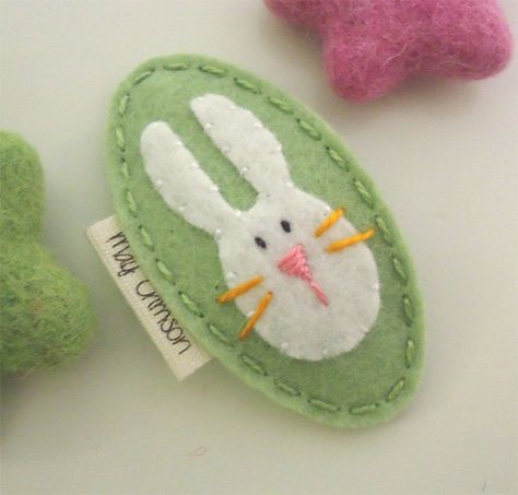 Felt Barrettes, Felt Hair Accessories, Felt Hair Clips, Bunny Face, Hair Accessories Clips, Felt Brooch, Felt Christmas Ornaments, Diy Hair Accessories, The Rabbit