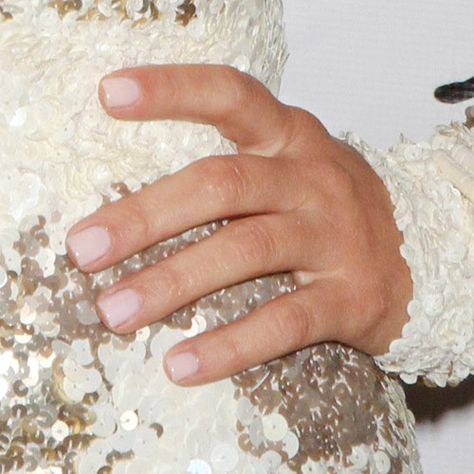 Kim Kardashian Wedding Ring, Kim Kardashian Ponytail, Kim Kardashian Short Hair, Kim Kardashian Blazer, Kim Kardashian Meme, Kardashian Hair Color, Kim Kardashian Eyebrows, Kim Kardashian Nails, Nails Summer 2022