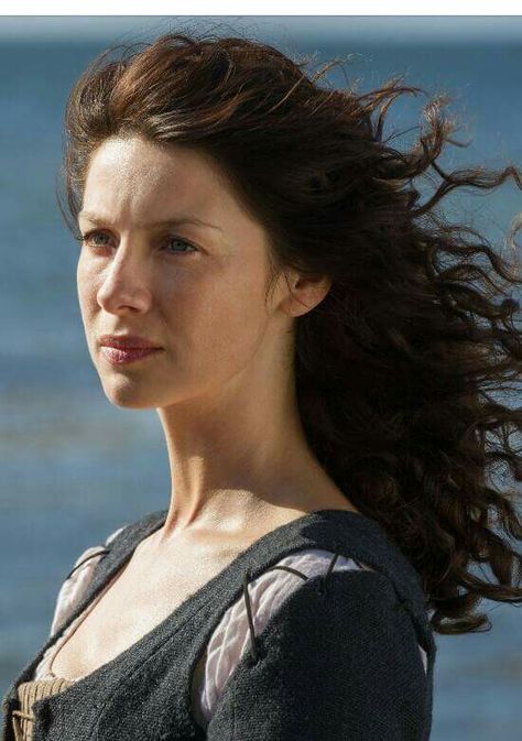 Claire Beauchamp, Caitriona Balfe Outlander, Outlander Funny, Gabaldon Outlander, James Fraser Outlander, Starz Tv Series, Outlander Claire, Outlander Season 1, Outlander 3