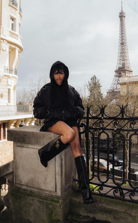 Paris Black Women, Paris Aesthetic Fashion Winter, Paris Outfits Black Women, Winter Paris Outfits, Paris Outfit Aesthetic, Paris Aesthetic Outfit, Paris Aesthetic Fashion, Outfits To Wear In Paris, Shark Boots