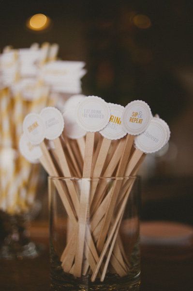 Diy Drink Stirrers, Drink Stirrers Wedding, Gold Winter Wedding, Cocktail Stirrers, Mom-osa Bar, Diy Cocktails, Beachy Wedding, Diy Drinks, Wedding Elements