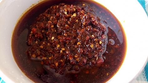 Ewa agoyin sauce/stew is a very simple Nigerian stew prepared by frying onion and pepper in palm oil, this recipe is very popular among the western part Ewa Agoyin, Nigerian Stew, Nigeria Food, African Dishes, Dried Chillies, Nigerian Recipes, African Cooking, Dried Peppers, Onion Sauce