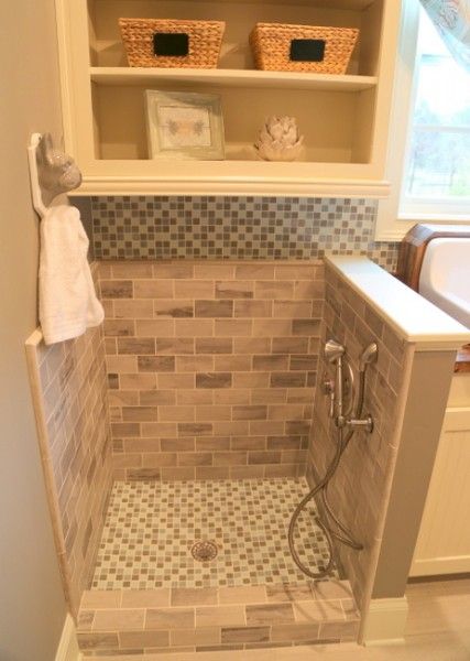 Muddy feet and pet wash in the laundry room.  Trendspotting at Kings Chapel Parade of Homes Laundry Room/mud Room, Bilik Air, Dog Shower, Dog Rooms, Laundry Mud Room, Hus Inspiration, Parade Of Homes, Laundry Rooms, Hem Design