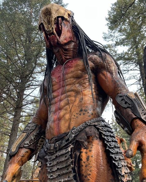 Feral Predator, Prey Movie, Predators Film, Predator Artwork, Predator Alien Art, Predator Movie, Behind The Scenes Photos, Arte Alien, Superhero Villains