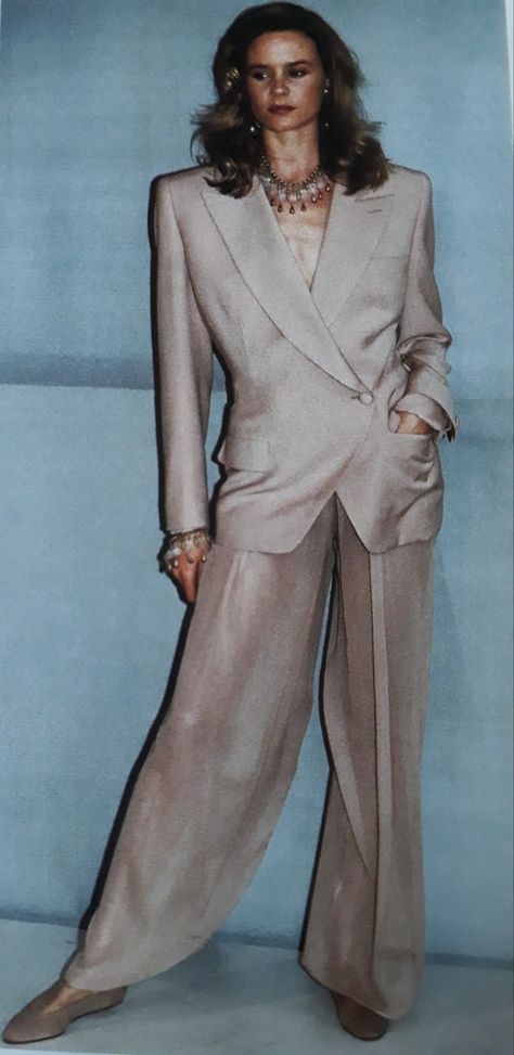 Donna karan dress 1985. Dona Karan Dress, Donna Karan 90s, Dona Karan, Linen Suits Women, Donna Karan Dress, Old Hollywood Fashion, Fashion 1980s, 80s Women, 1990's Fashion