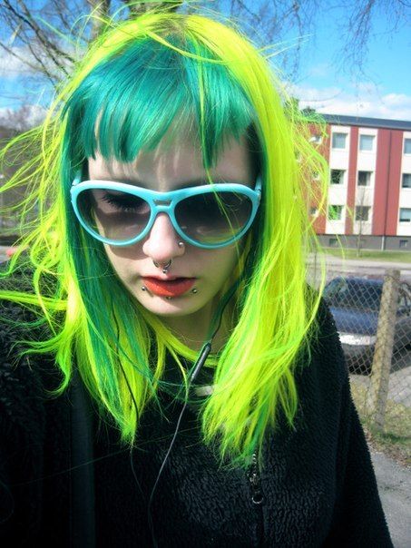 yellow hair *-* Neon Green Hair, Yellow Hair Color, Neon Hair, Bright Hair, Alternative Hair, Yellow Hair, Dye My Hair, Hair Inspiration Color, Cut My Hair