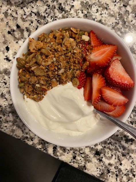 -Greek Yogurt -Strawberries -Maple Granola Greek Yogurt With Berries And Granola, Yogurt With Granola, Maple Granola, Healthy Food Inspiration, Yogurt And Granola, Yogurt Bowl, Flower Therapy, Food Dessert, Yummy Food Dessert