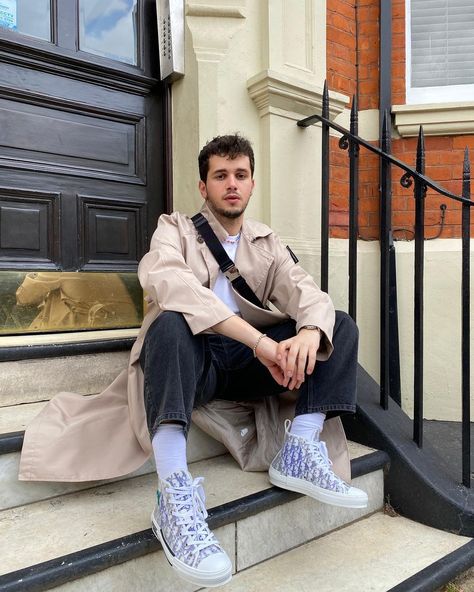 Elef Vogiatzis on Instagram: “Took my new @dior b23 sneakers out for a spin ✨ #Diormenfall #diorxkennyscharf #diorfall21” Dior Outfit, Brp Port, Best Mens Fashion, Streetwear Outfits, Streetwear Outfit, Outfit Inspirations, Bomber Jacket, Normcore, Dior