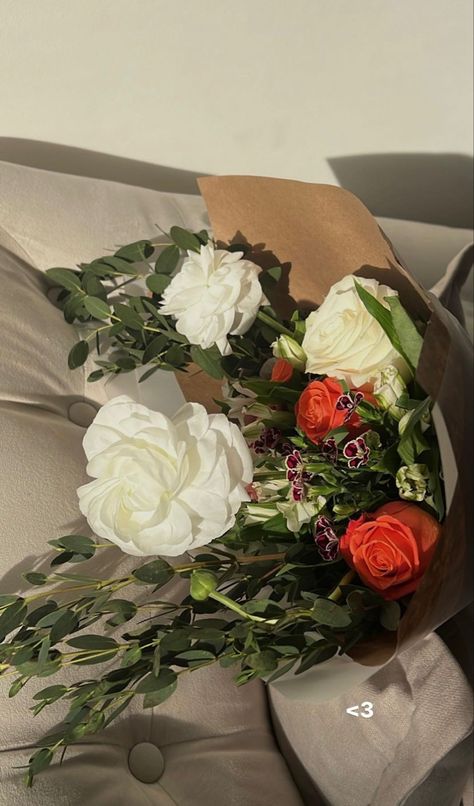 Flowers From My Boyfriend, Receiving Flowers From Boyfriend, Flowers From Boyfriend, Aesthetic Boyfriend, Boyfriend Valentines, Flowers Aesthetic, Flower Therapy, Buy Flowers, My Flower