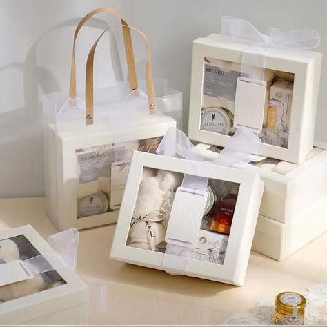 Aesthetic Hampers Packaging, Baby Hampers Packaging, Clear Packaging Ideas, Box Hampers Idea, Hampers Box Ideas, Gift Hampers Packaging Basket Ideas, Hampers Packaging Ideas, Hamper Box Ideas, Hamper Inspiration