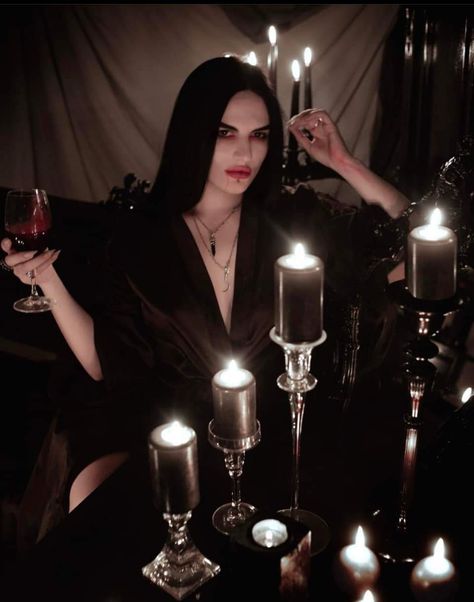 Gothic Birthday Photoshoot Ideas, Gothic Birthday Photoshoot, Vampire Photoshoot Ideas, Goth Princess Aesthetic, Black Feminine Outfit, Vampire Photoshoot, Goth Photoshoot, Vampire Photo, Goth Vampire