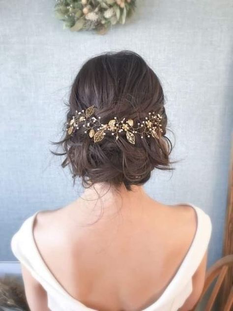 Short Hair Bridal Accessories, Wedding Dresses Short Hair, Short Hair Wedding Hairstyles The Bride, Simple Wedding Hairstyles For Long Hair Straight, Romantic Hairstyles Medium Length, Short Hair Wedding Styles Bridal, Wedding Hairstyle Short Hair, Short Hair Bridal Styles, Short Hairstyle Wedding