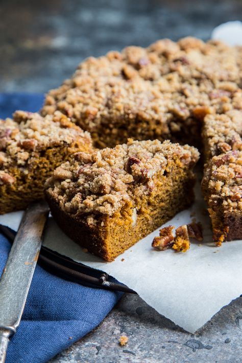 Bring the fall and holiday season to your table with this mash up of pumpkin and gingerbread! This pumpkin gingerbread coffee cake has the best of two worlds, and makes two cakes for a crowd. You can also make them and freeze one so it’s ready to bake when a craving strikes! Dish Count :: … Gingerbread Coffee Cake, Pumpkin Cake Easy, Gingerbread Coffee, Pumpkin Gingerbread, Weight Watcher Desserts, Pumpkin Bundt Cake, Pumpkin Cake Recipes, Low Carb Dessert, Desserts Menu