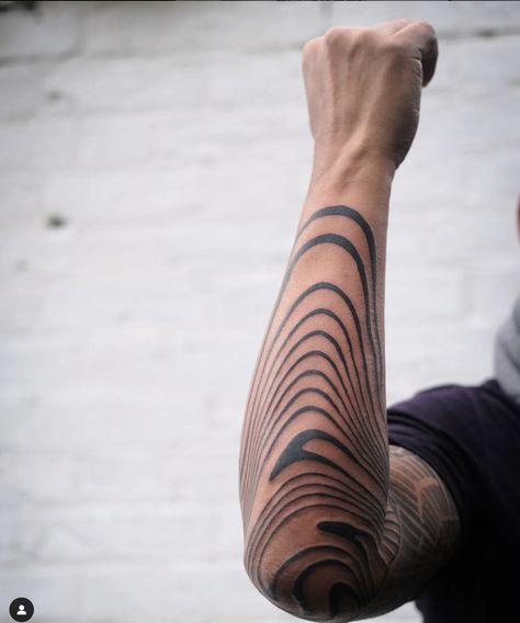 Wavy Line Tattoo Arm, Abstract Tattoo Men, Pinstripe Tattoo, Wavy Tattoo, Rose Gold Tattoo, Black Line Tattoo, Hyper Realistic Tattoo, Organic Tattoo, Blackout Tattoo