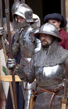 The man in the front is wearing plate and mail armor with a kettle helmet (more pikeman-like armor) and the man in the back is wearing a full set of plate armor with a sallet helmet. 15th Century Armor, Plate Armor, Century Armor, Armor Clothing, Historical Armor, Late Middle Ages, Armadura Medieval, Medieval Life, Medieval World