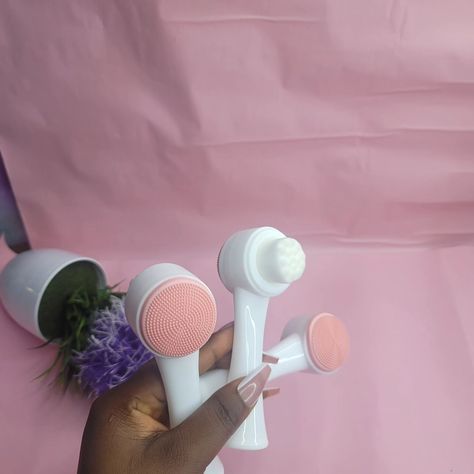 🌸2 in 1Silicone face scrubber🌸 Price:3,000 🌸Kindly send us a dm to place your orders/use the link in our bio to place order via website🌸 Silicone Face Brush: This gentle silicone face brush is designed to elevate your cleansing routine by delivering a deep, thorough clean without irritating the skin. Made from ultra-soft, hygienic silicone bristles, it effectively removes dirt, oil, and makeup residue, helping to unclog pores and prevent breakouts. The flexible brush head glides smoothly ac... Silicone Face Brush, Face Scrubber, Cleansing Routine, Unclog Pores, Face Brush, The Skin, Skin, Makeup, Quick Saves