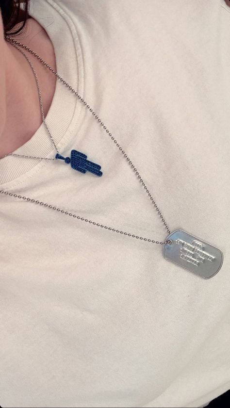 Blosh Billie Eilish, Blosh Billie, Billie Eilish Necklace, Birds Of A Feather, Blue Aesthetic, Celebrity Pictures, Billie Eilish, Choker, Blue