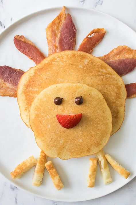 Turkey Pancakes, Traditions For Kids, Tradition Ideas, Halloween Breakfast, Thanksgiving Breakfast, Simple Thanksgiving, Chocolate Bacon, Pancake Art, Balanced Breakfast