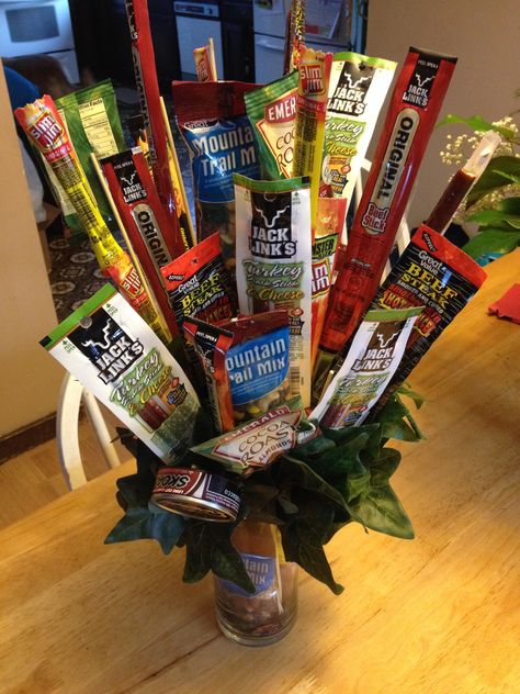 Diy Beef Jerky, Jerky Bouquet, Beef Jerky Bouquet, Diy Valentines Day Gifts For Him, Man Bouquet, Diy Sharpie Mug, Valentine's Day Gifts For Him, Valentine Baskets, Valentine Bouquet