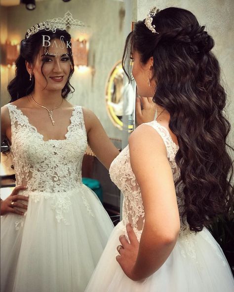 Sophisticated Crown Hairstyles for All Hair Types Half Up Half Down Wedding Hair With Crown, Bride Hairstyles With Veil, Bridal Hair Half Up Half Down, Bridal Hair Tiara, Hairstyles For All Hair Types, Bridal Hair Half Up, Wedding Hairstyles With Crown, Wedding Tiara Hairstyles, Hairstyles With Crown